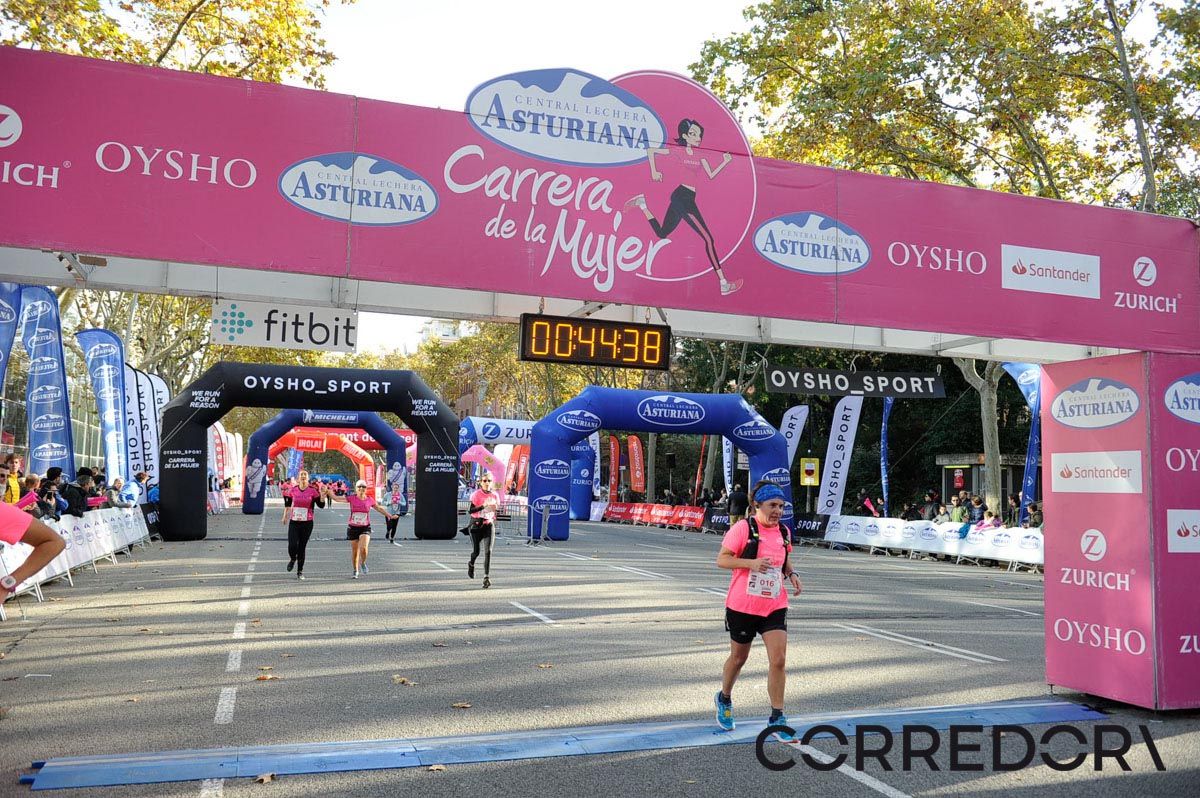 Llegada de la Carrera de la Mujer de Barcelona (ARCO IZQUIERDO 5)