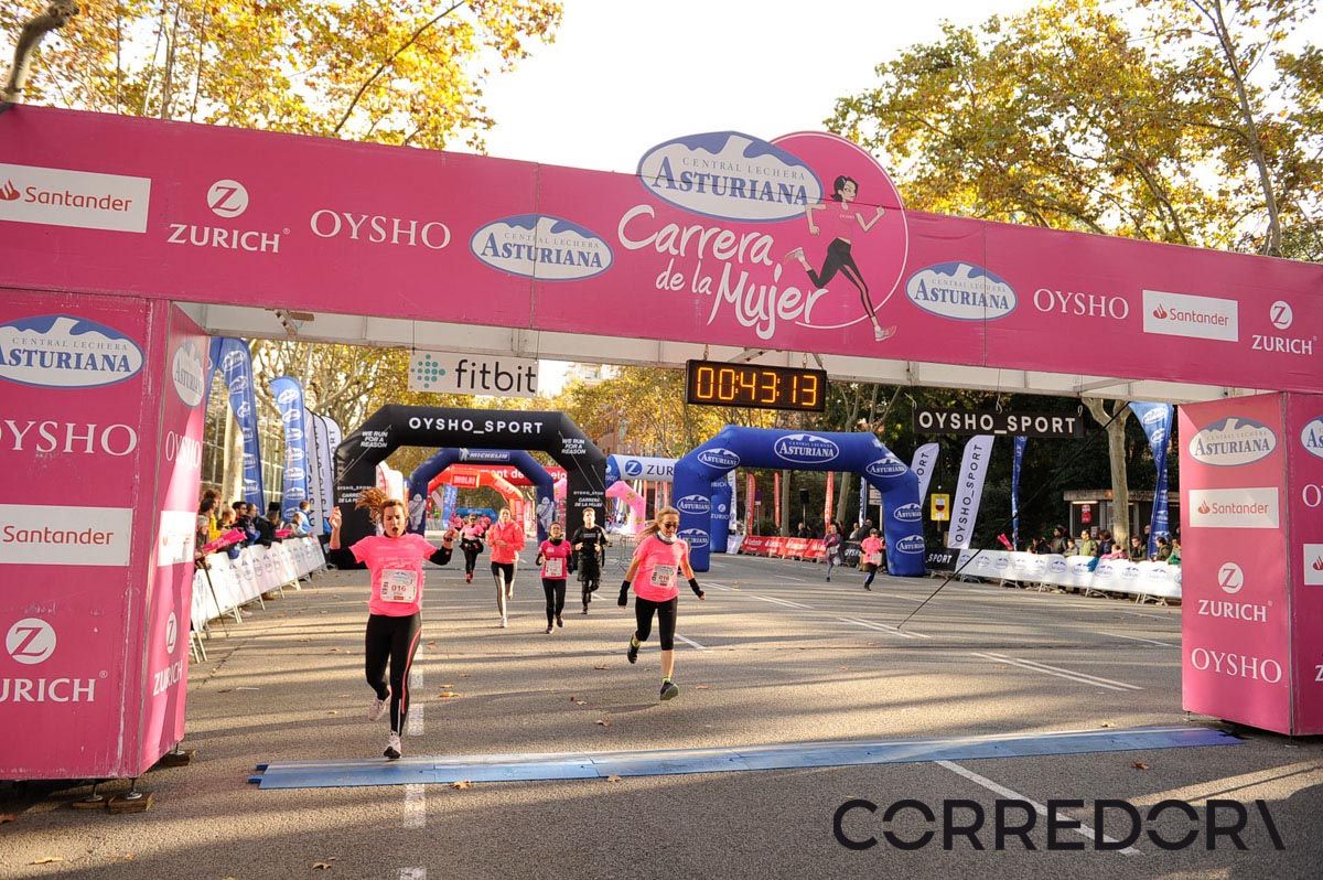 Llegada de la Carrera de la Mujer de Barcelona (ARCO IZQUIERDO 4)