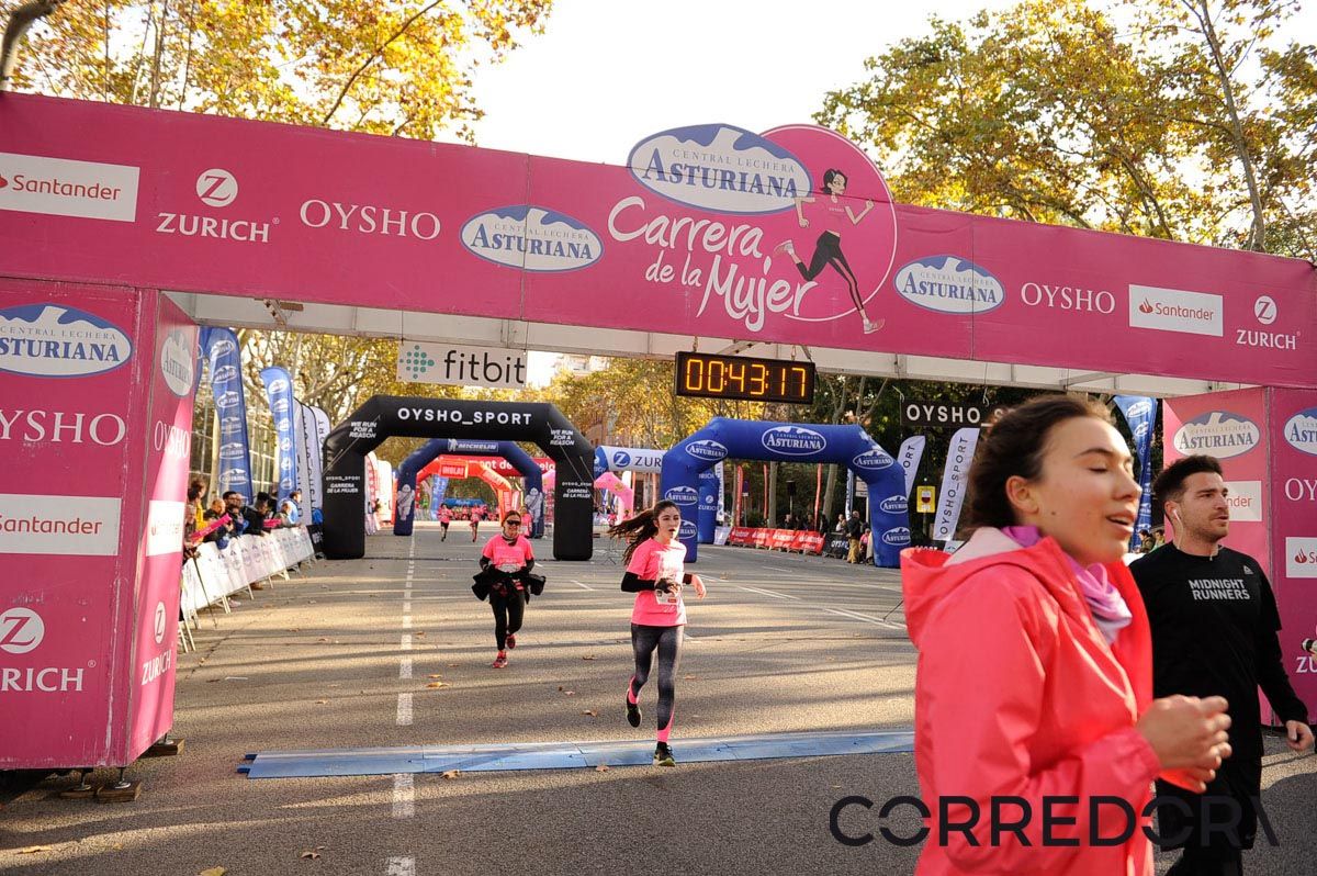 Llegada de la Carrera de la Mujer de Barcelona (ARCO IZQUIERDO 4)