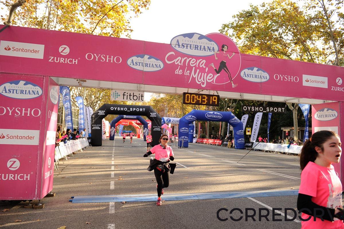 Llegada de la Carrera de la Mujer de Barcelona (ARCO IZQUIERDO 4)