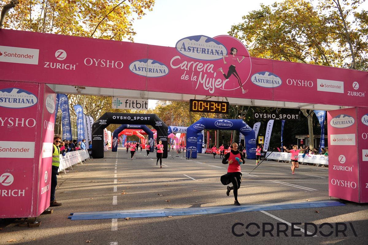 Llegada de la Carrera de la Mujer de Barcelona (ARCO IZQUIERDO 5)