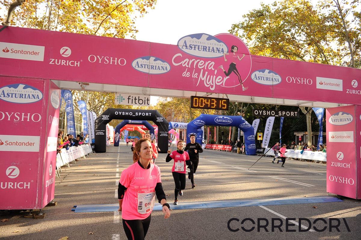 Llegada de la Carrera de la Mujer de Barcelona (ARCO IZQUIERDO 4)