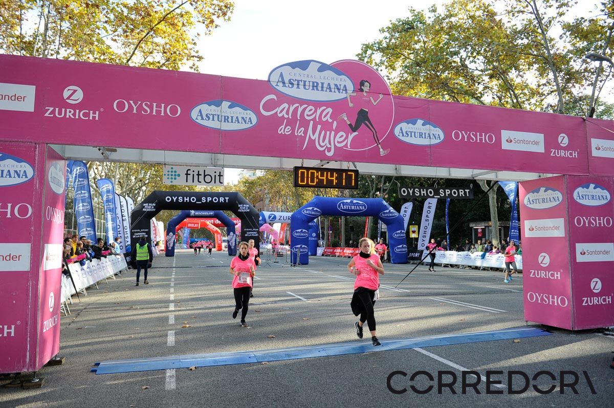 Llegada de la Carrera de la Mujer de Barcelona (ARCO IZQUIERDO 5)