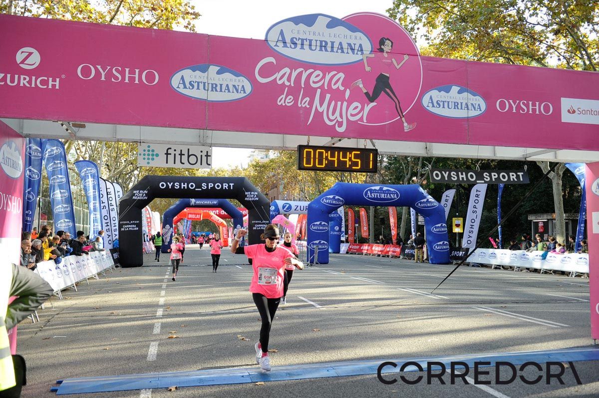 Llegada de la Carrera de la Mujer de Barcelona (ARCO IZQUIERDO 6)