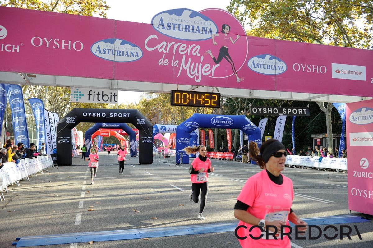 Llegada de la Carrera de la Mujer de Barcelona (ARCO IZQUIERDO 6)