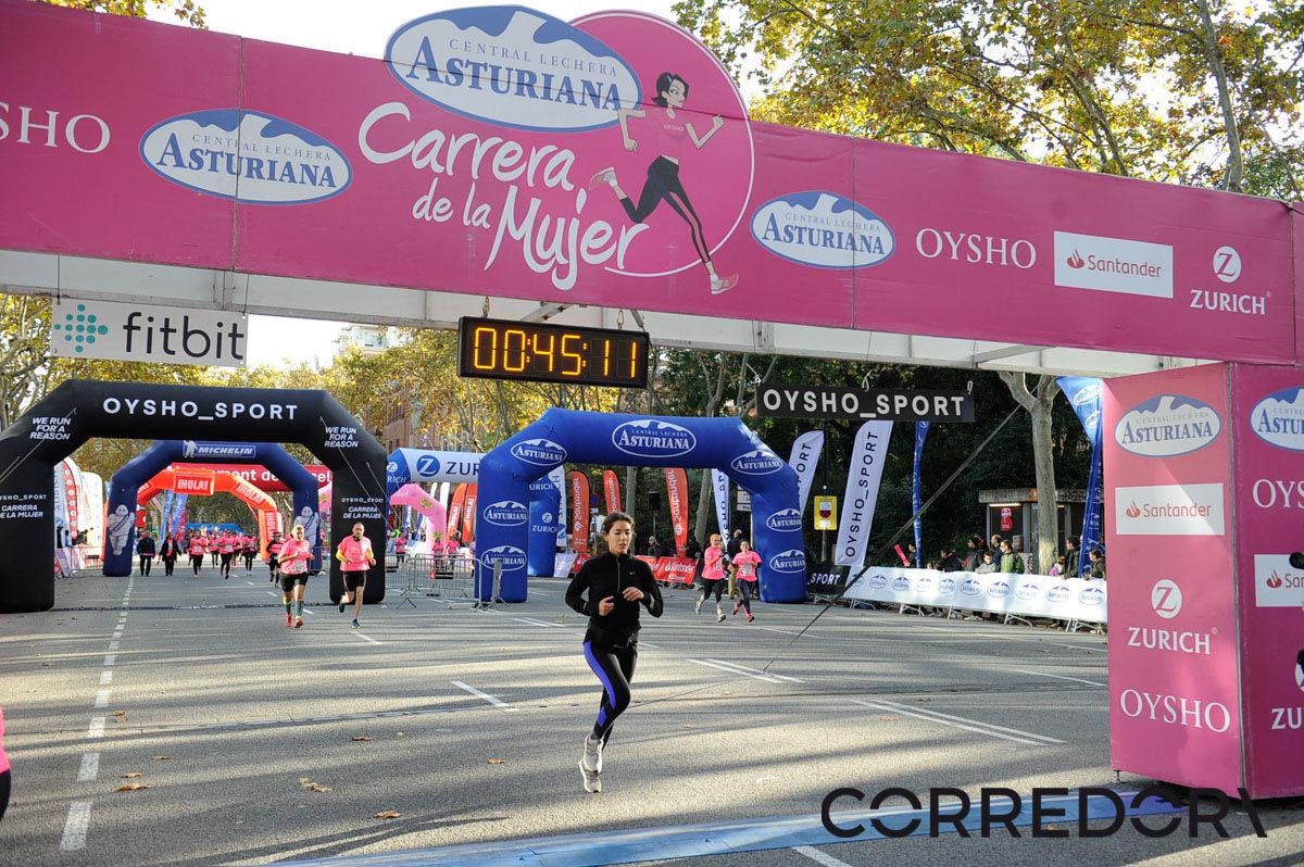 Llegada de la Carrera de la Mujer de Barcelona (ARCO IZQUIERDO 6)