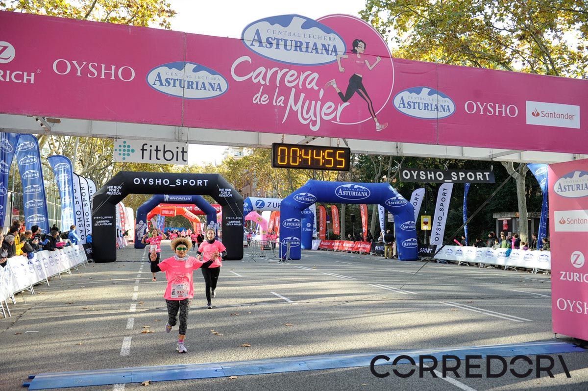 Llegada de la Carrera de la Mujer de Barcelona (ARCO IZQUIERDO 6)
