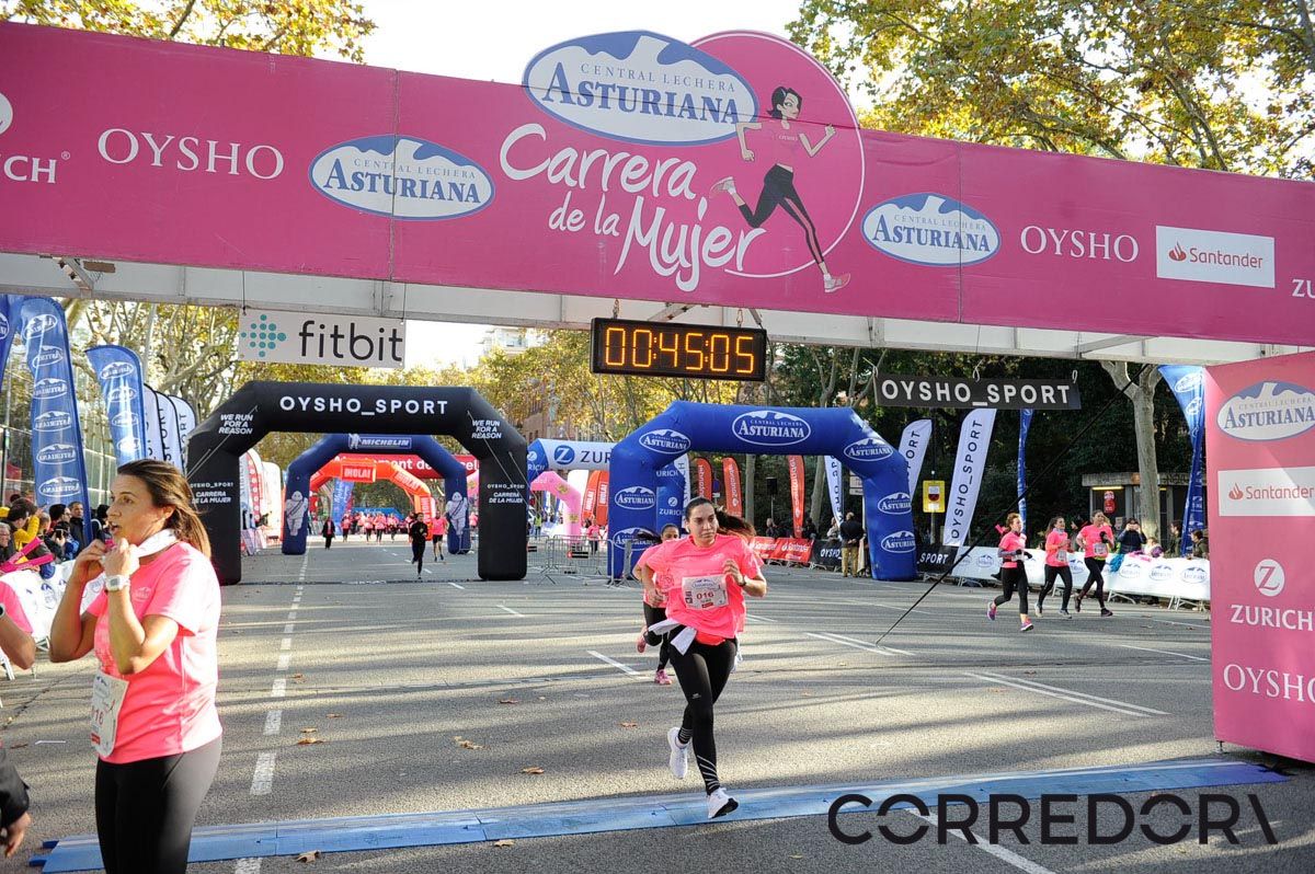 Llegada de la Carrera de la Mujer de Barcelona (ARCO IZQUIERDO 6)