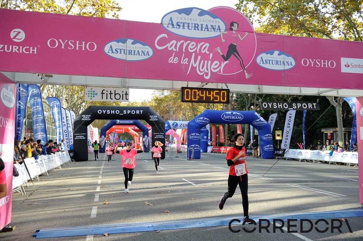 Llegada de la Carrera de la Mujer de Barcelona (ARCO IZQUIERDO 6)