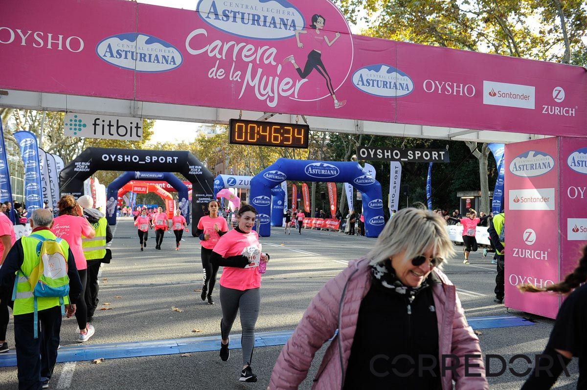 Llegada de la Carrera de la Mujer de Barcelona (ARCO IZQUIERDO 7)