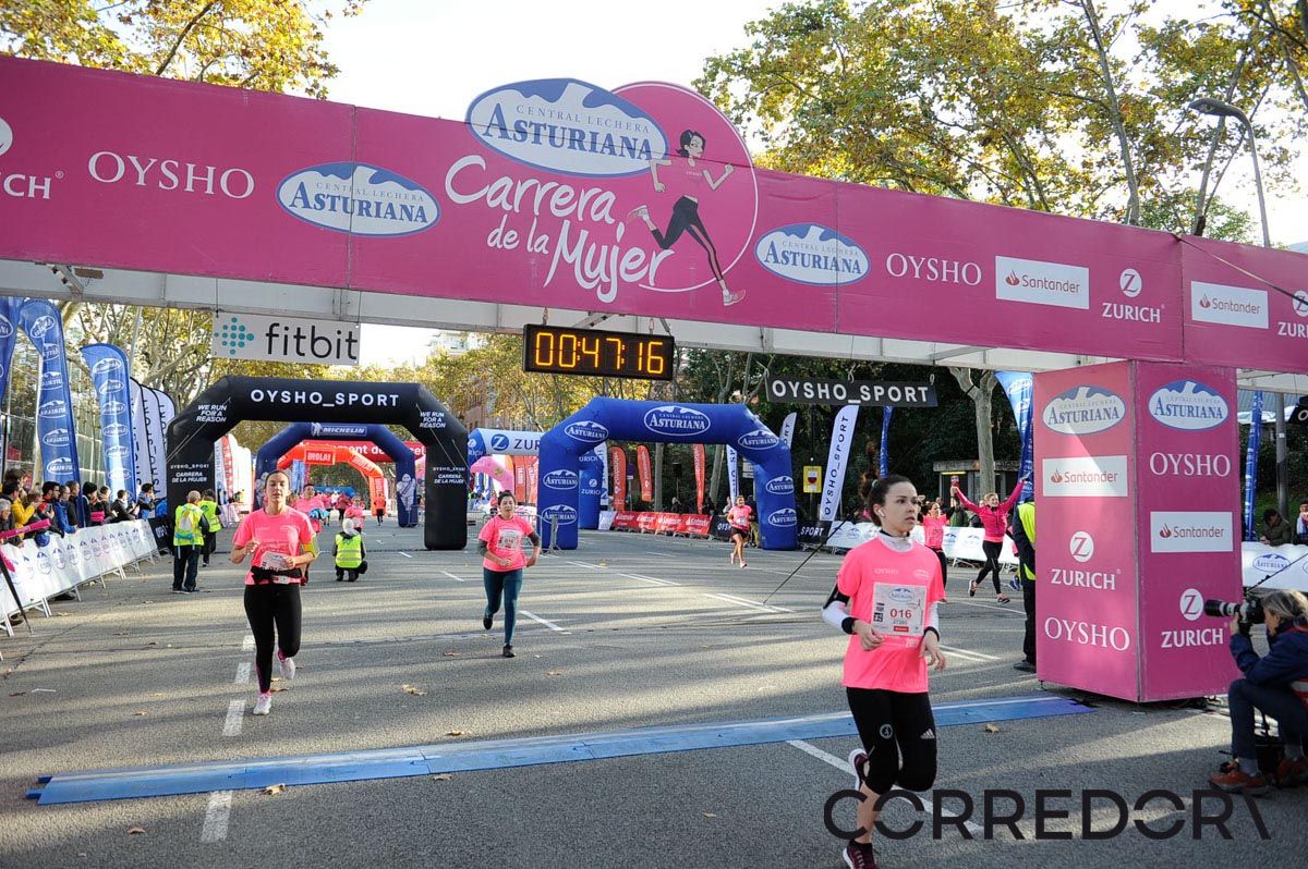 Llegada de la Carrera de la Mujer de Barcelona (ARCO IZQUIERDO 8)