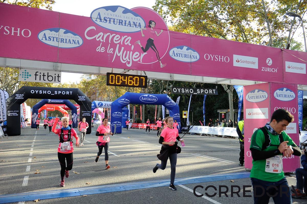 Llegada de la Carrera de la Mujer de Barcelona (ARCO IZQUIERDO 7)