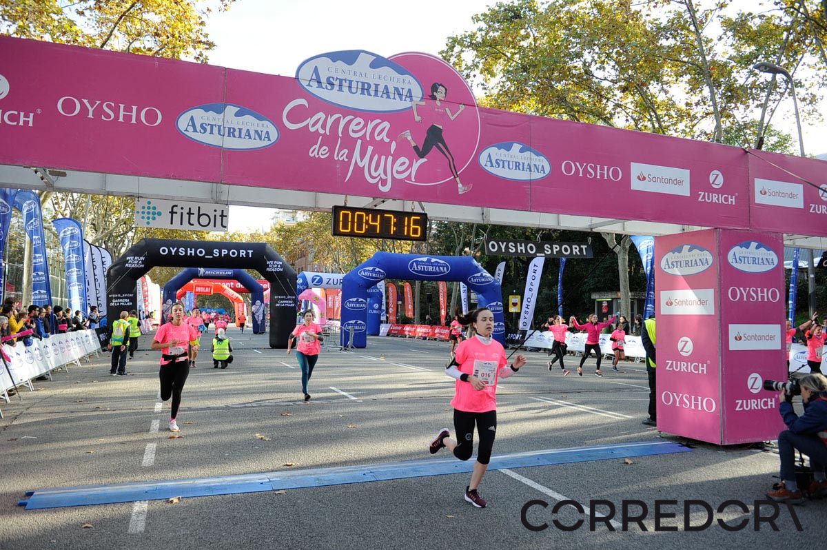 Llegada de la Carrera de la Mujer de Barcelona (ARCO IZQUIERDO 8)