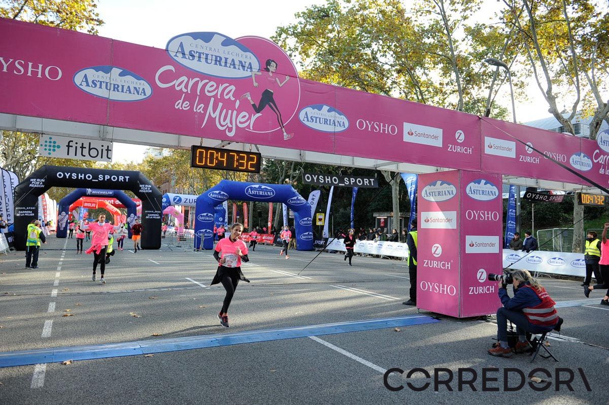 Llegada de la Carrera de la Mujer de Barcelona (ARCO IZQUIERDO 8)