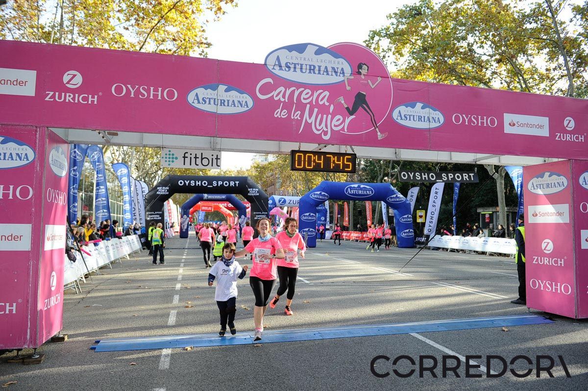 Llegada de la Carrera de la Mujer de Barcelona (ARCO IZQUIERDO 8)