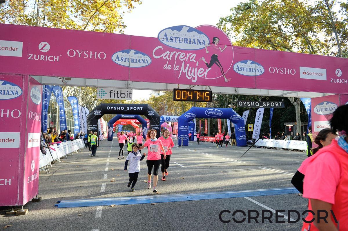 Llegada de la Carrera de la Mujer de Barcelona (ARCO IZQUIERDO 8)