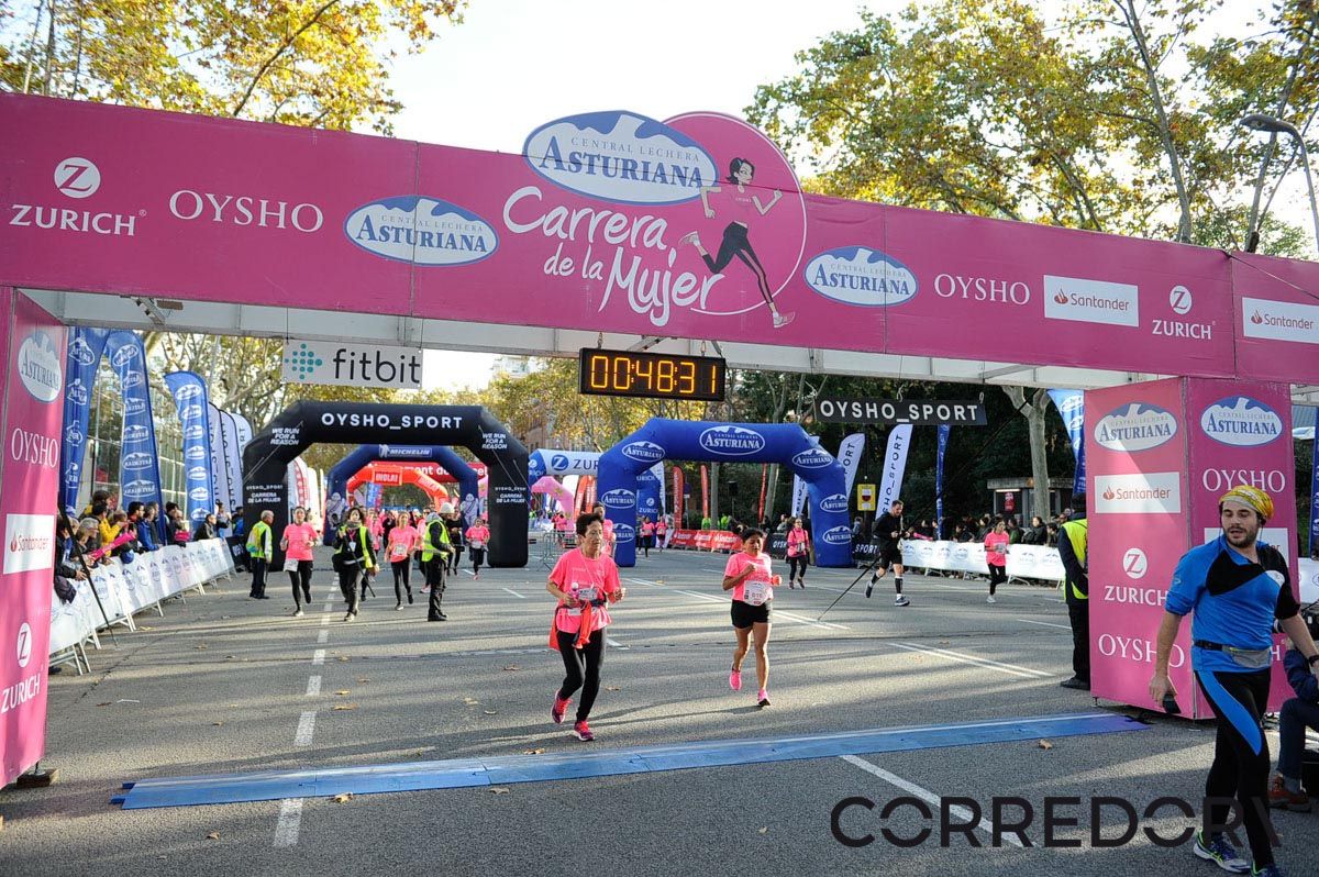 Llegada de la Carrera de la Mujer de Barcelona (ARCO IZQUIERDO 10)