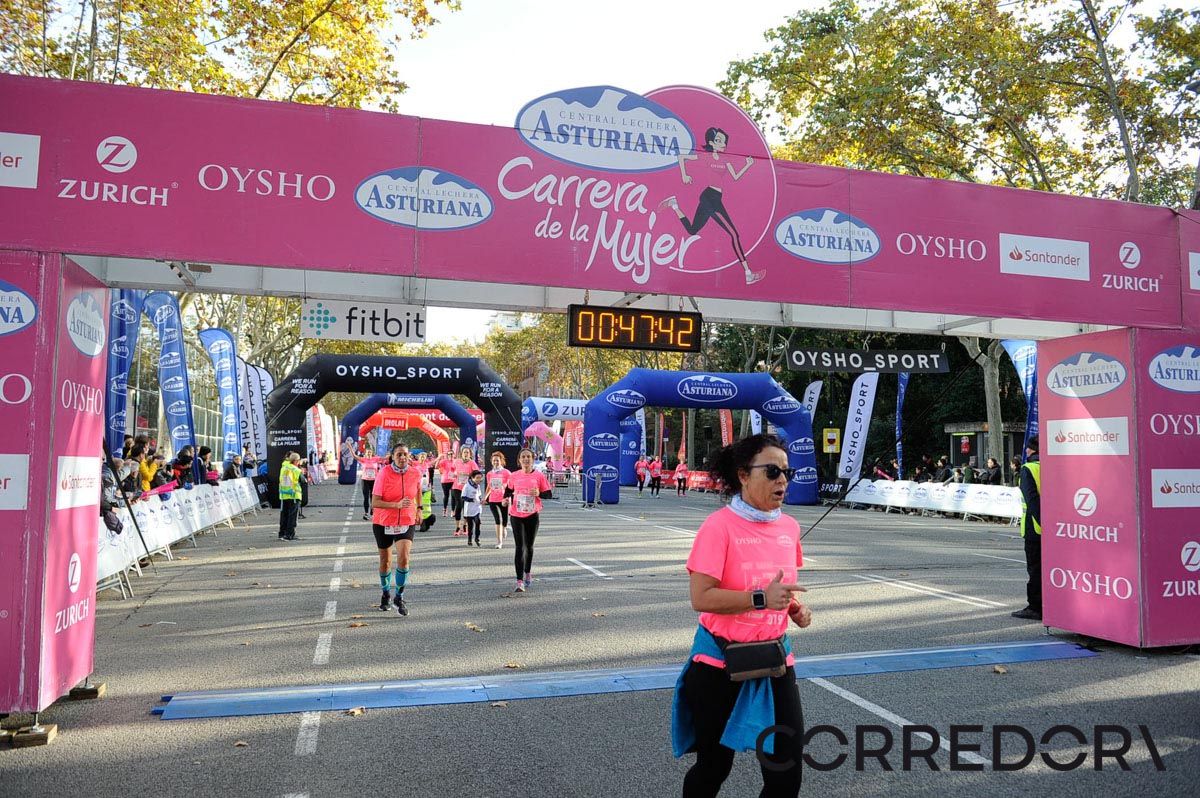 Llegada de la Carrera de la Mujer de Barcelona (ARCO IZQUIERDO 8)