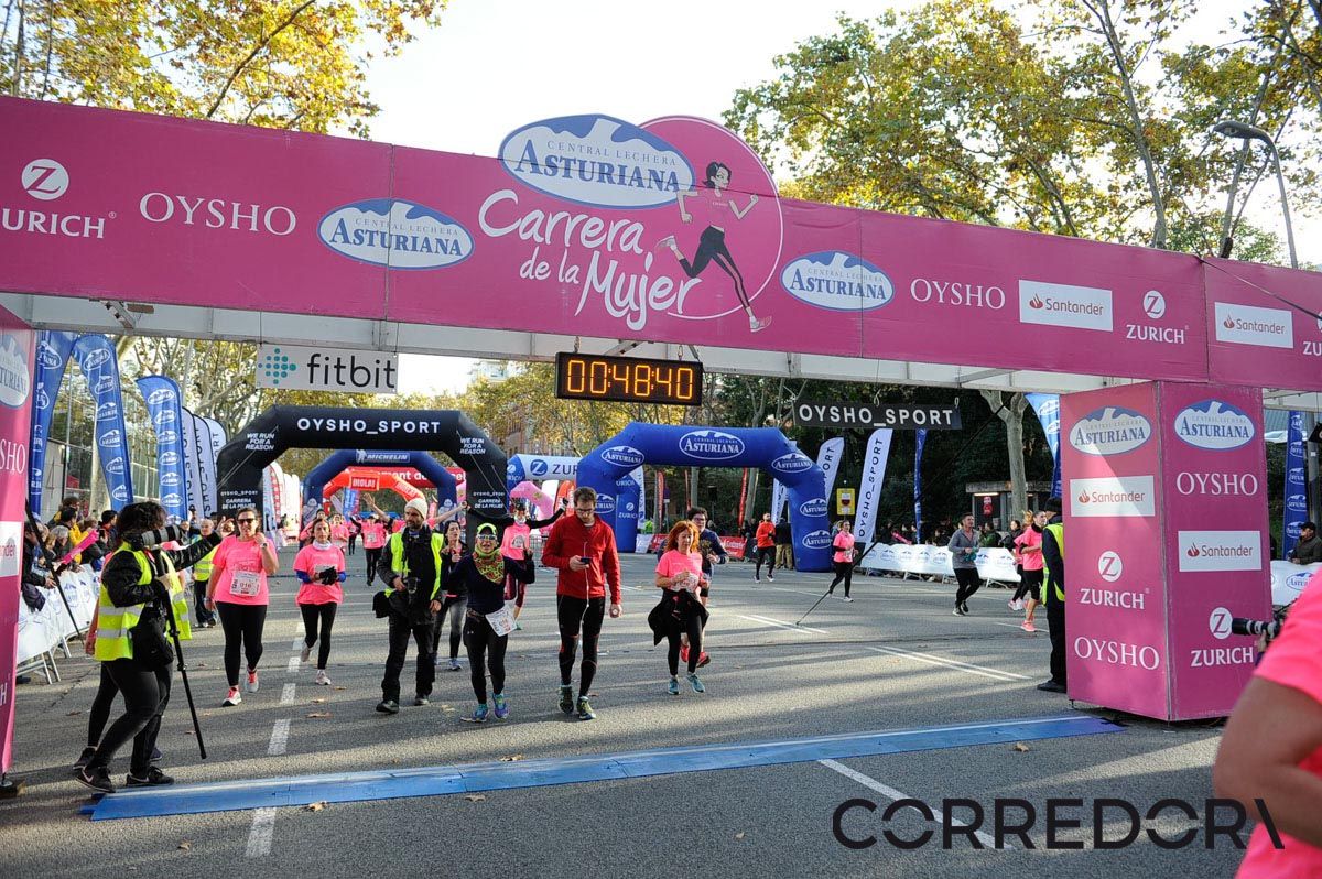 Llegada de la Carrera de la Mujer de Barcelona (ARCO IZQUIERDO 10)