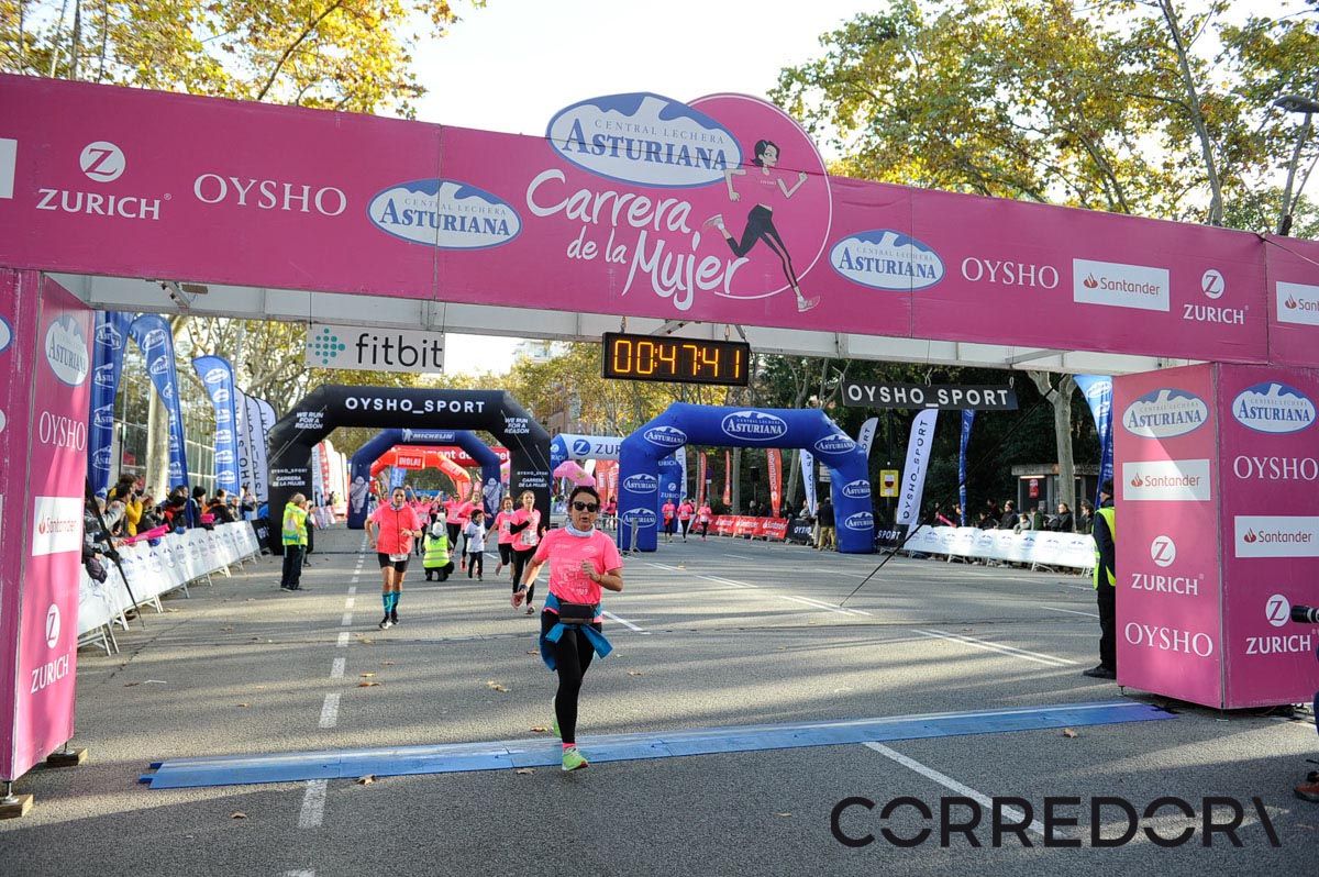 Llegada de la Carrera de la Mujer de Barcelona (ARCO IZQUIERDO 8)