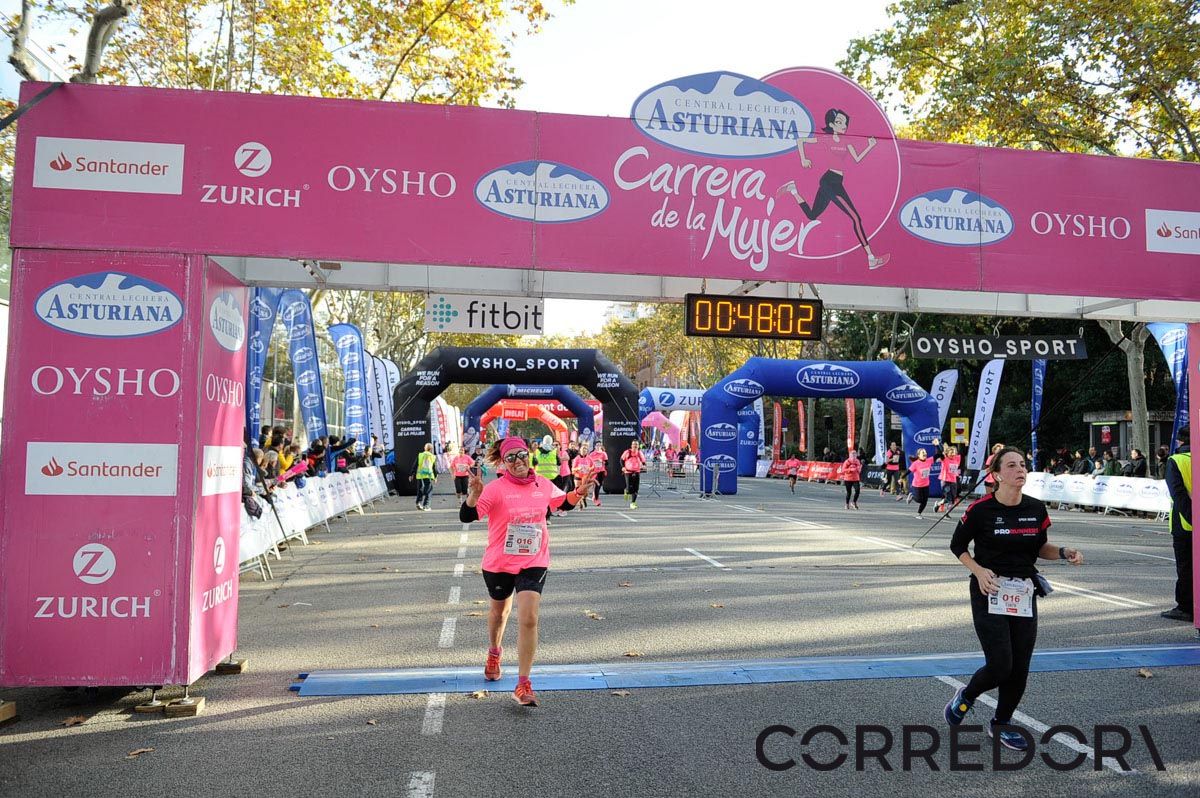 Llegada de la Carrera de la Mujer de Barcelona (ARCO IZQUIERDO 9)