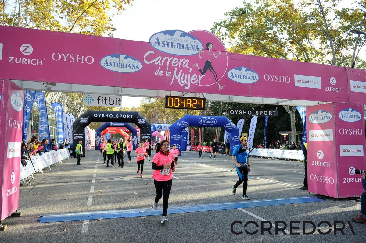 Llegada de la Carrera de la Mujer de Barcelona (ARCO IZQUIERDO 10)