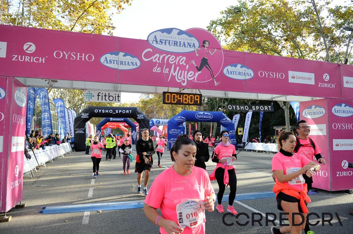 Llegada de la Carrera de la Mujer de Barcelona (ARCO IZQUIERDO 9)