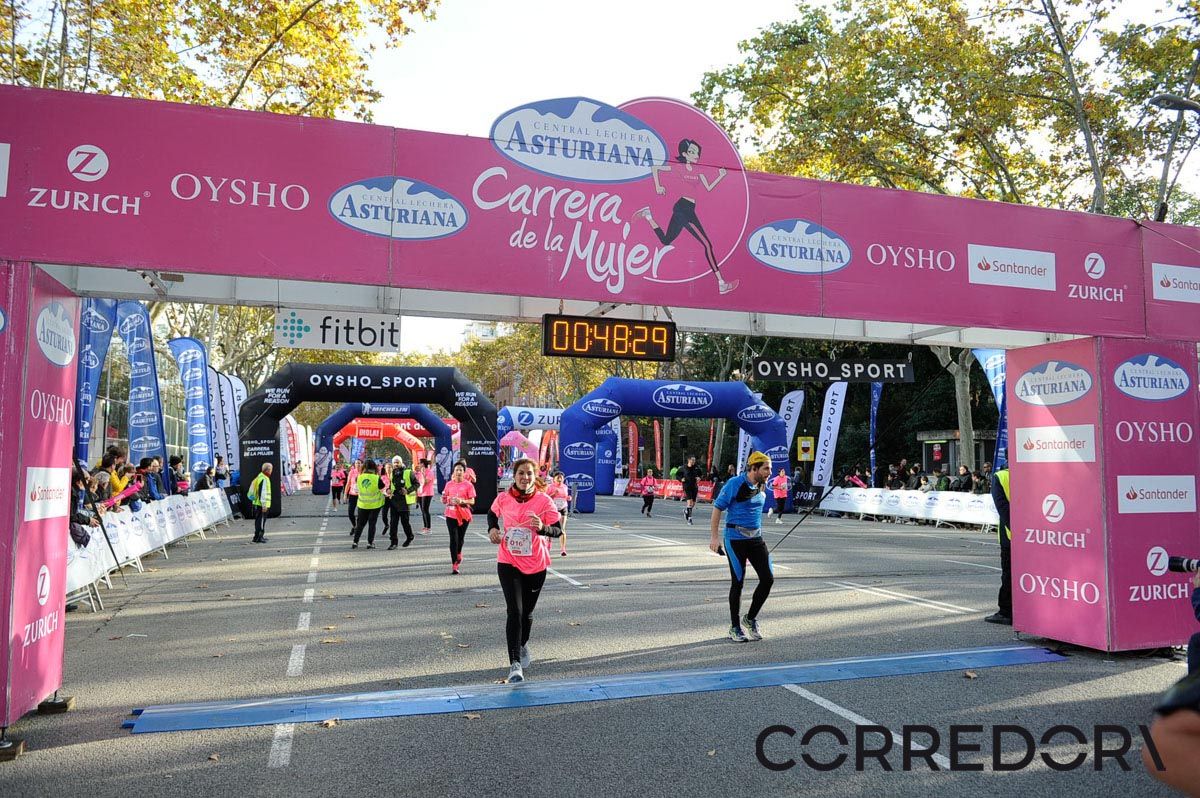 Llegada de la Carrera de la Mujer de Barcelona (ARCO IZQUIERDO 10)