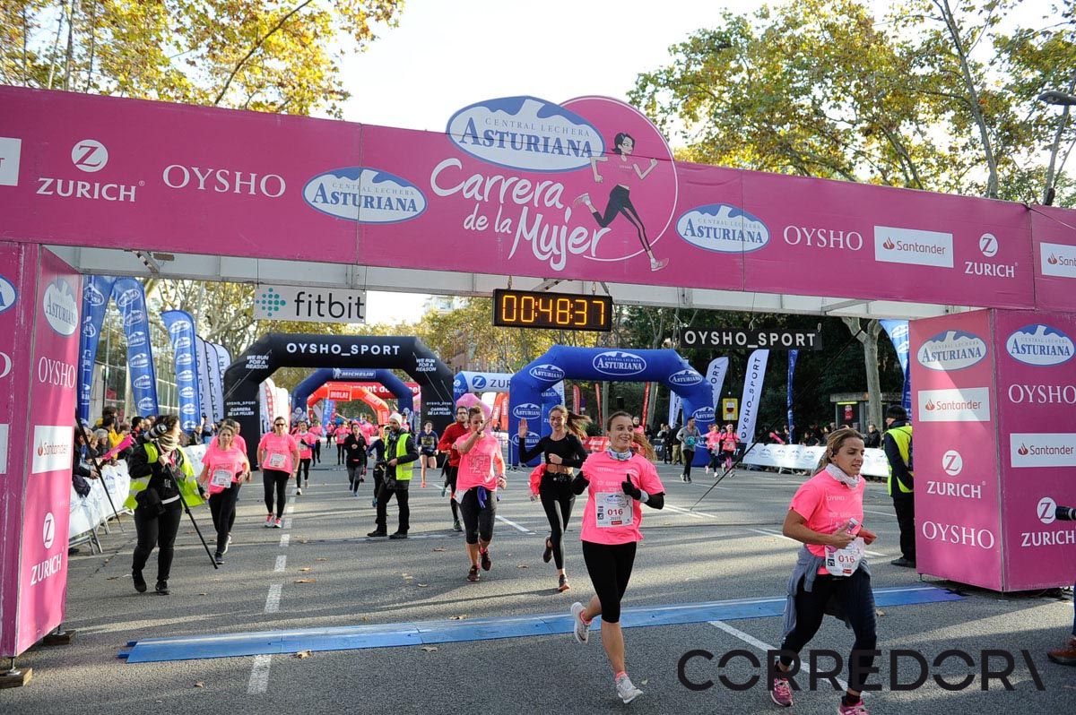 Llegada de la Carrera de la Mujer de Barcelona (ARCO IZQUIERDO 10)