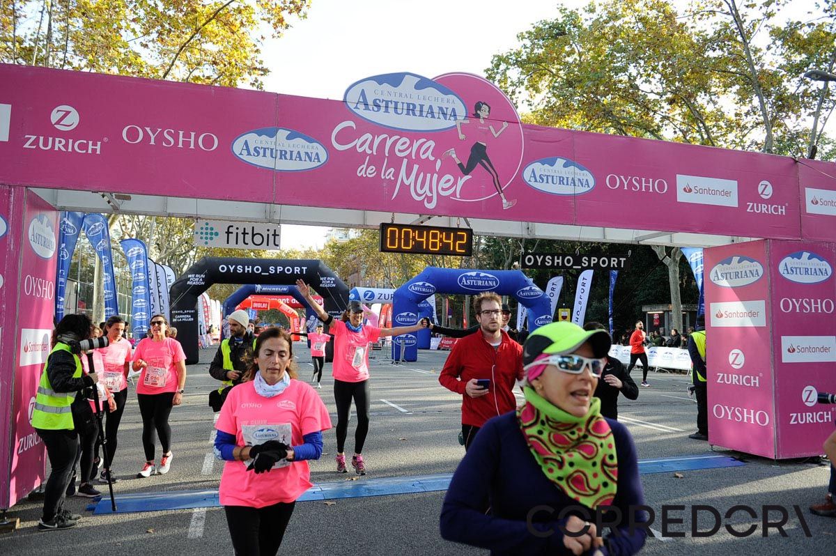 Llegada de la Carrera de la Mujer de Barcelona (ARCO IZQUIERDO 10)