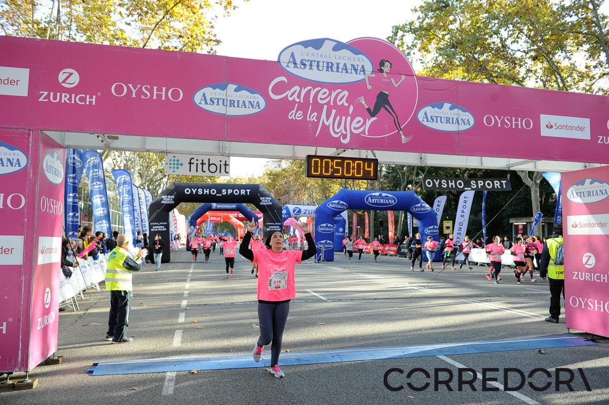 Llegada de la Carrera de la Mujer de Barcelona (ARCO IZQUIERDO 12)