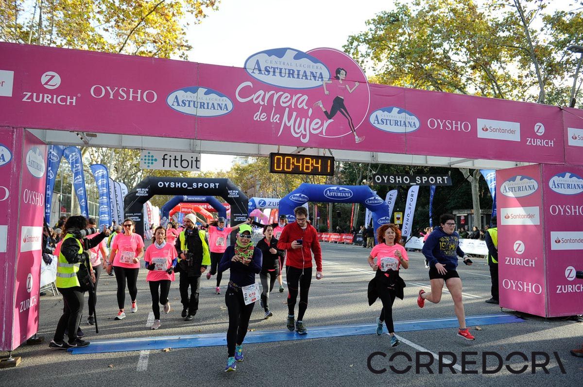 Llegada de la Carrera de la Mujer de Barcelona (ARCO IZQUIERDO 10)