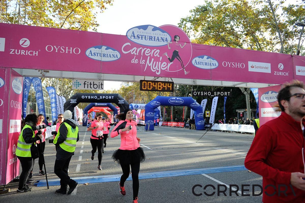 Llegada de la Carrera de la Mujer de Barcelona (ARCO IZQUIERDO 10)
