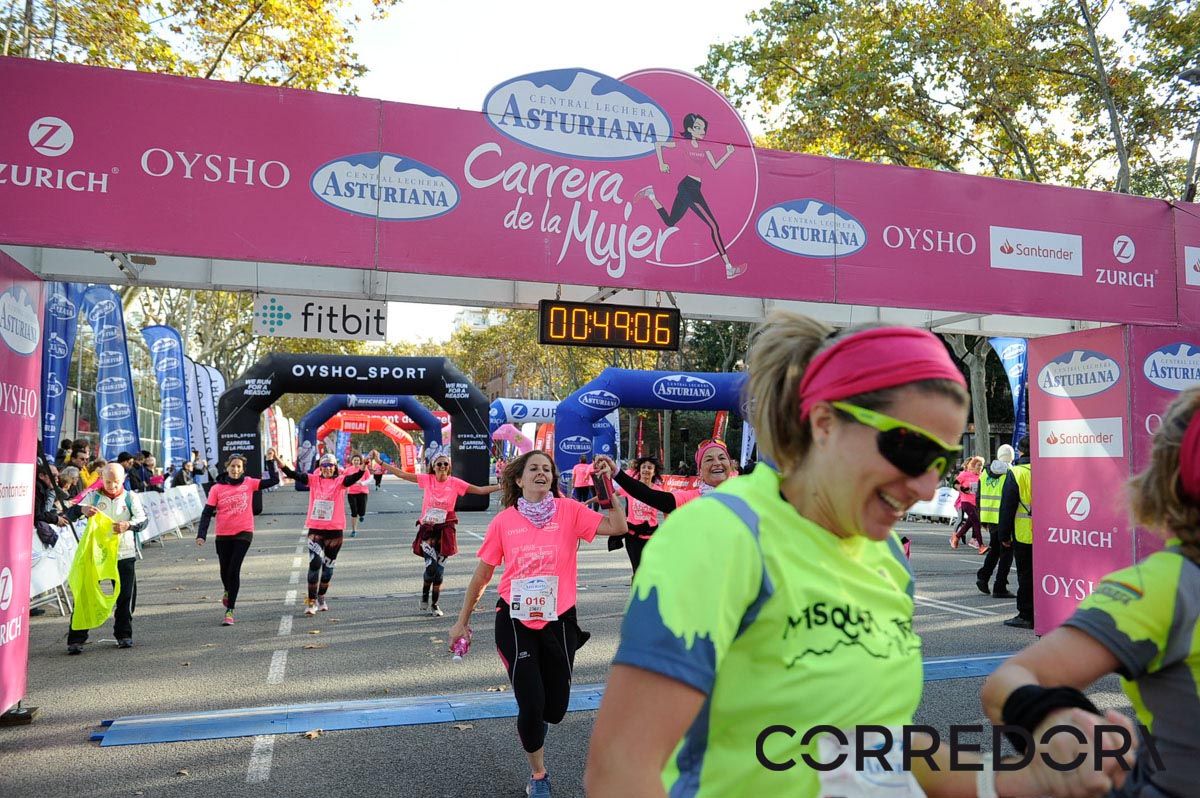 Llegada de la Carrera de la Mujer de Barcelona (ARCO IZQUIERDO 10)