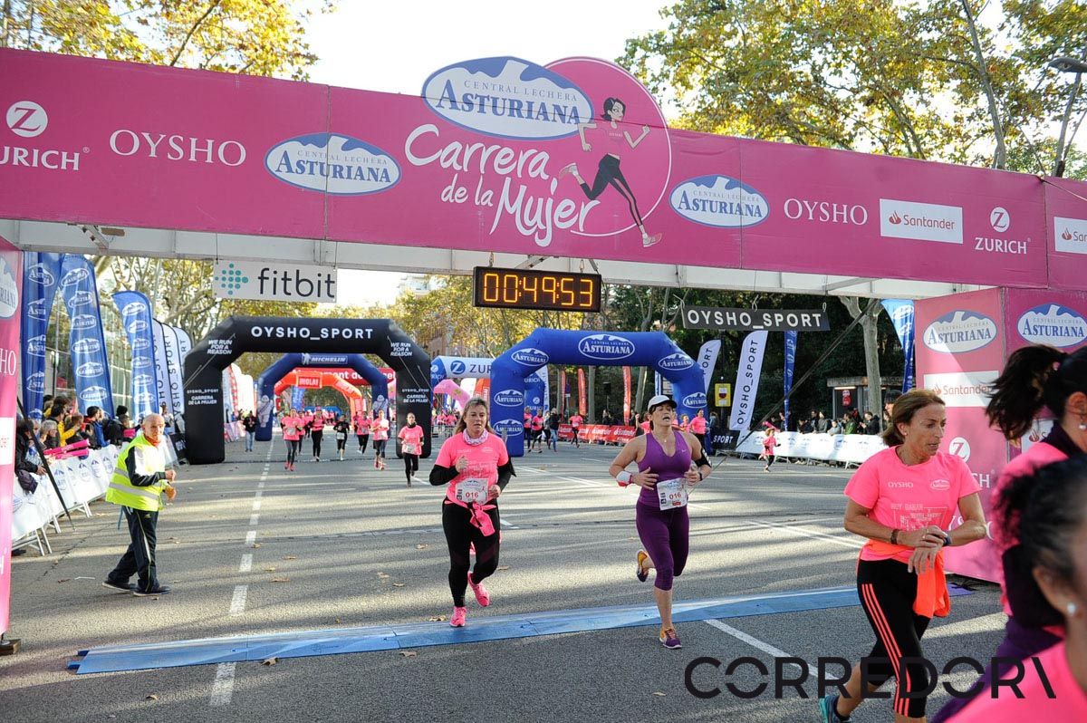 Llegada de la Carrera de la Mujer de Barcelona (ARCO IZQUIERDO 1)