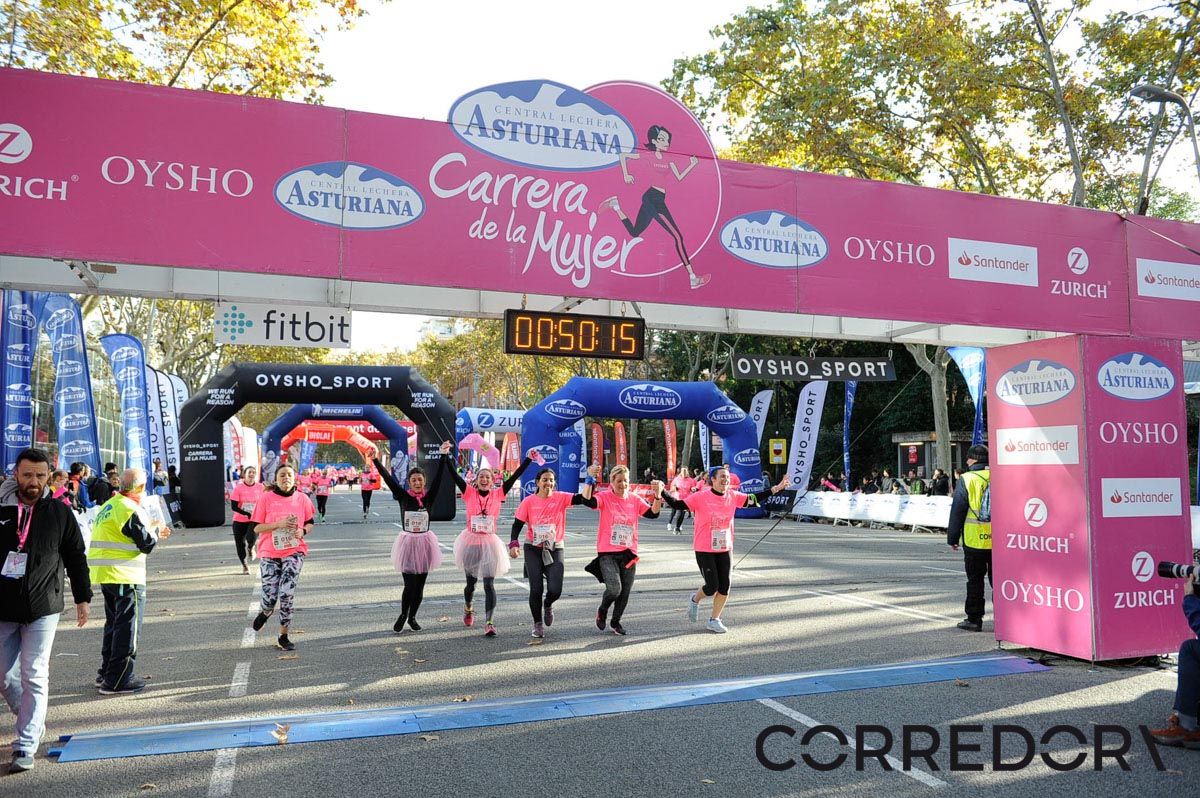 Llegada de la Carrera de la Mujer de Barcelona (ARCO IZQUIERDO 12)