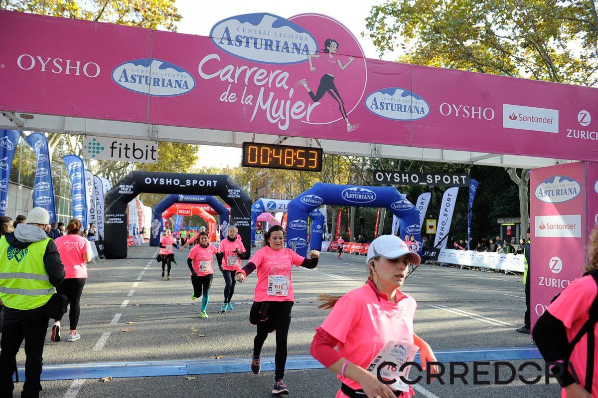 Llegada de la Carrera de la Mujer de Barcelona (ARCO IZQUIERDO 10)