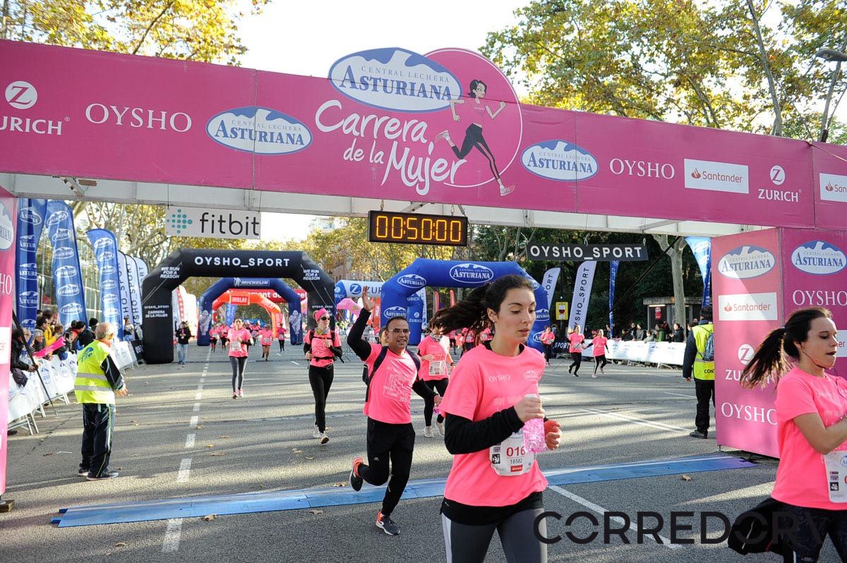 Llegada de la Carrera de la Mujer de Barcelona (ARCO IZQUIERDO 1)