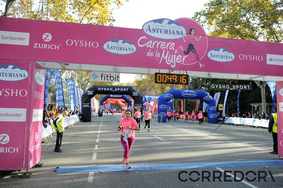 Llegada de la Carrera de la Mujer de Barcelona (ARCO IZQUIERDO 10)