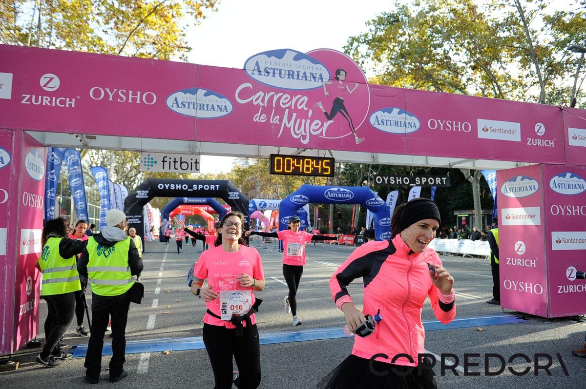 Llegada de la Carrera de la Mujer de Barcelona (ARCO IZQUIERDO 10)