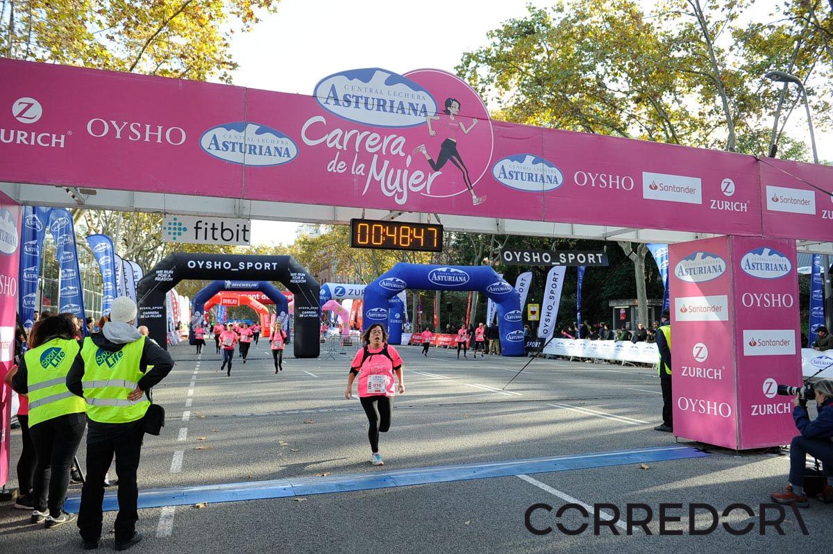 Llegada de la Carrera de la Mujer de Barcelona (ARCO IZQUIERDO 10)