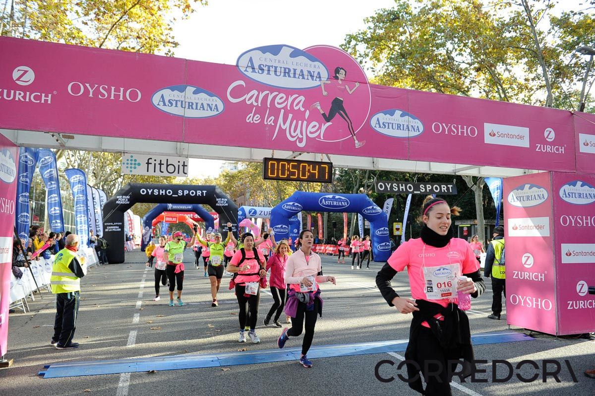 Llegada de la Carrera de la Mujer de Barcelona (ARCO IZQUIERDO 12)