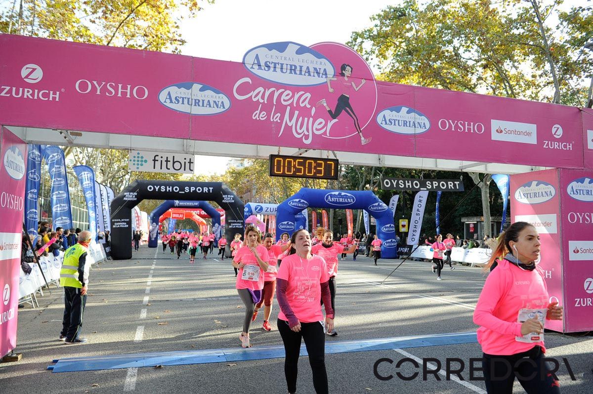 Llegada de la Carrera de la Mujer de Barcelona (ARCO IZQUIERDO 12)