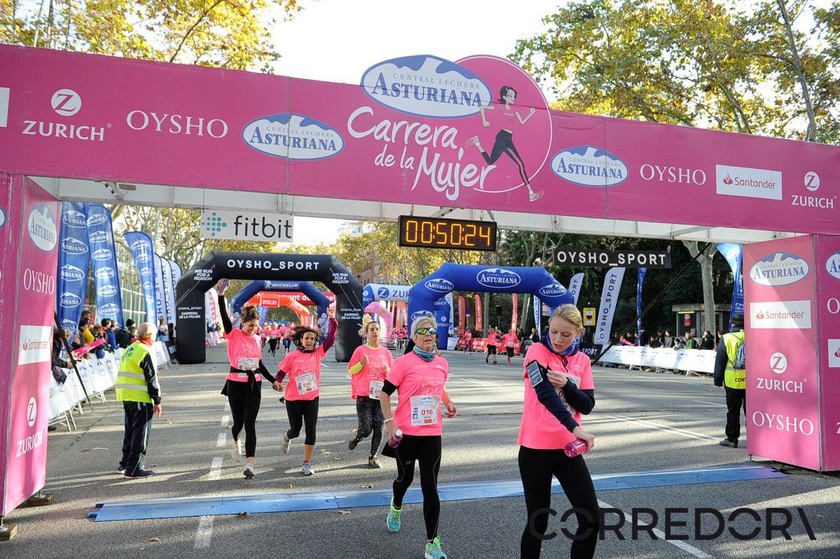 Llegada de la Carrera de la Mujer de Barcelona (ARCO IZQUIERDO 12)