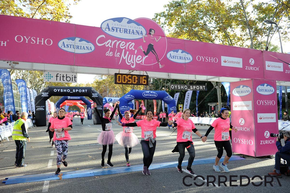Llegada de la Carrera de la Mujer de Barcelona (ARCO IZQUIERDO 12)