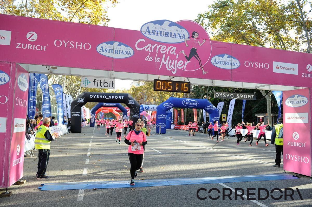 Llegada de la Carrera de la Mujer de Barcelona (ARCO IZQUIERDO 13)
