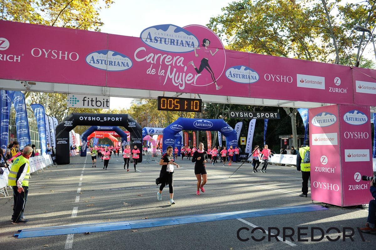Llegada de la Carrera de la Mujer de Barcelona (ARCO IZQUIERDO 13)