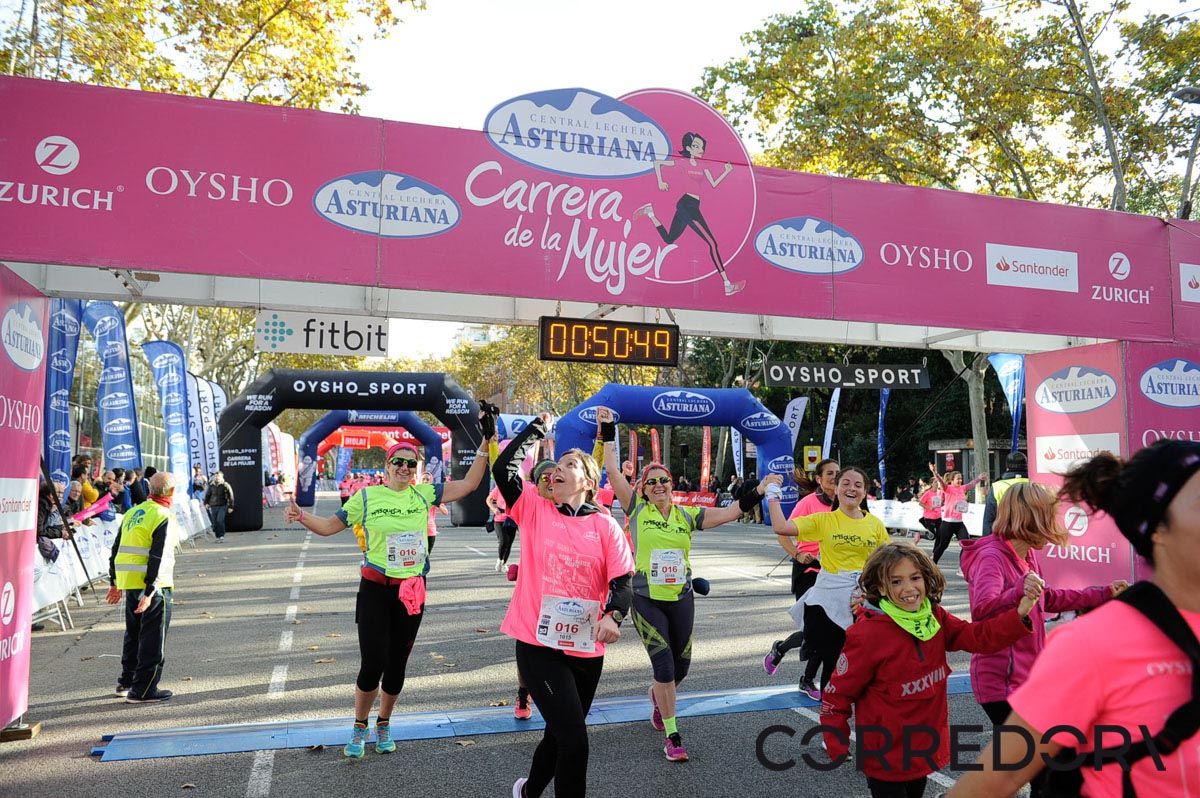 Llegada de la Carrera de la Mujer de Barcelona (ARCO IZQUIERDO 12)