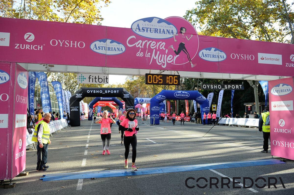 Llegada de la Carrera de la Mujer de Barcelona (ARCO IZQUIERDO 13)