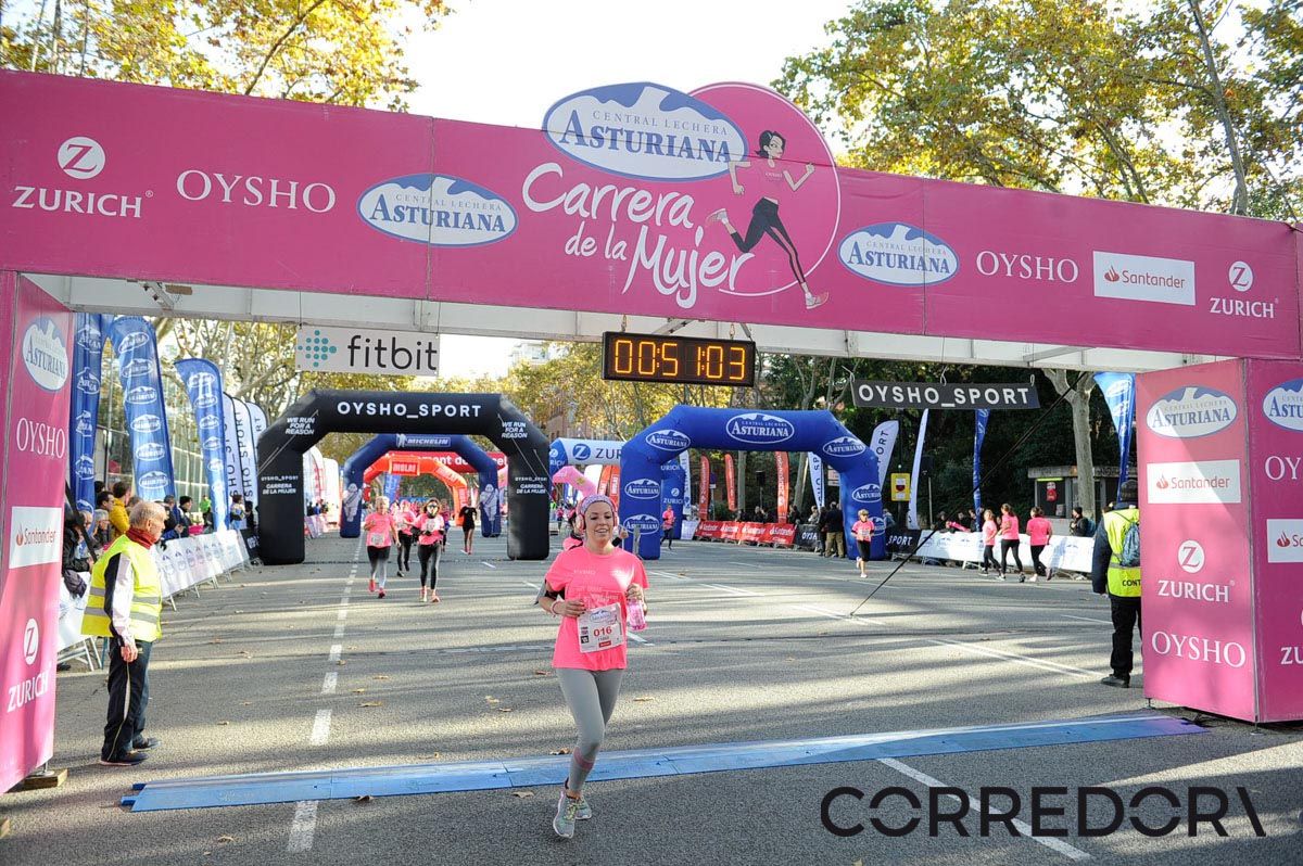 Llegada de la Carrera de la Mujer de Barcelona (ARCO IZQUIERDO 13)